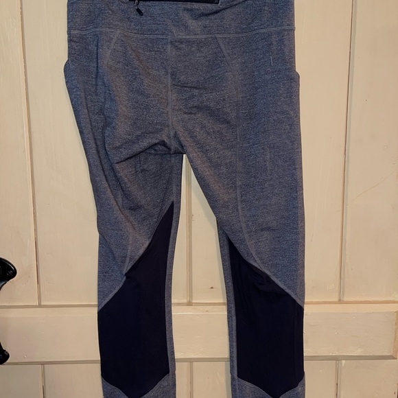 Lululemon, cropped grey legging, size 4/6 - Picture 2 of 5
